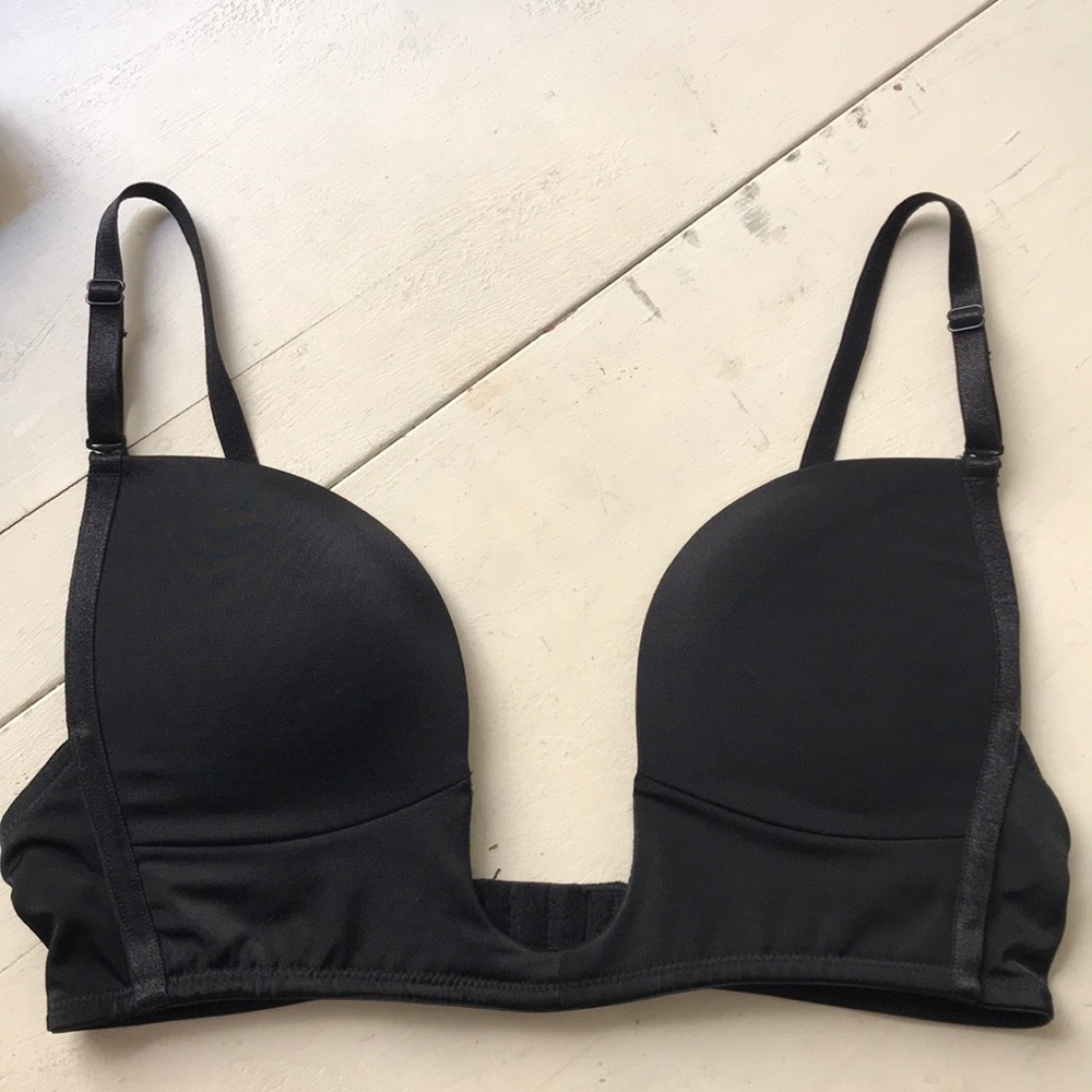 🖤 VS Black Plunge Bra